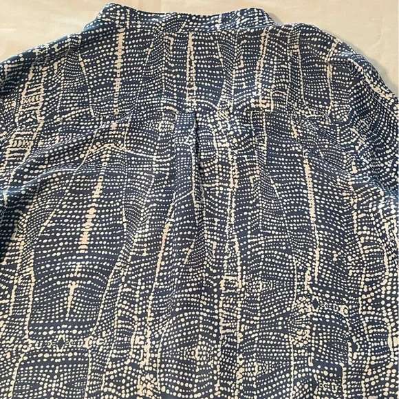 COPY - 👚 SOFT SURROUNDINGS L Ombré Tunic. Abstract blue and white dot print. 👚 - Picture 6 of 11